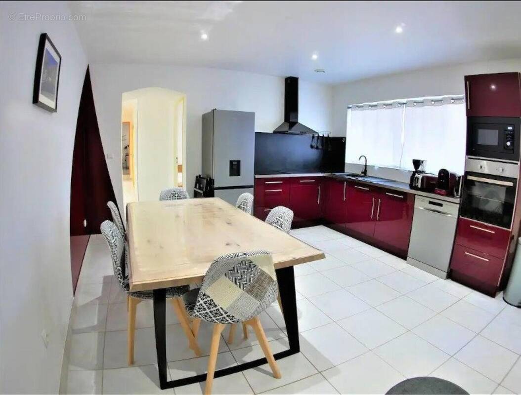 Photo 1 - Commerce à NIMES