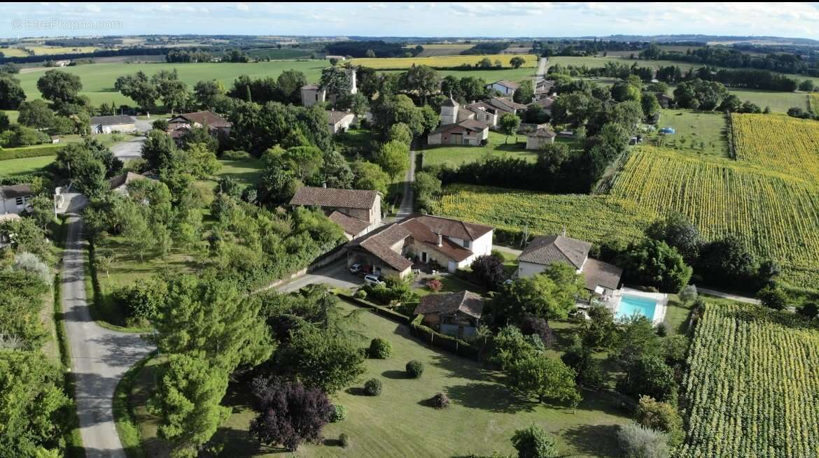 Beaucoup de potentiel à développer pour cet ancien corps de ferme des années 1850 - photo 2