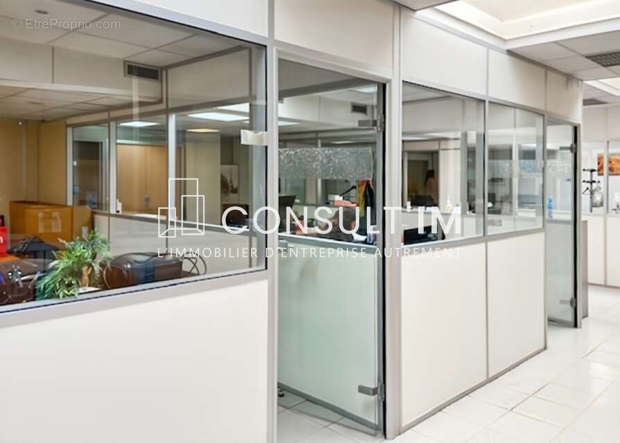 Commerce à SAINT-CLOUD