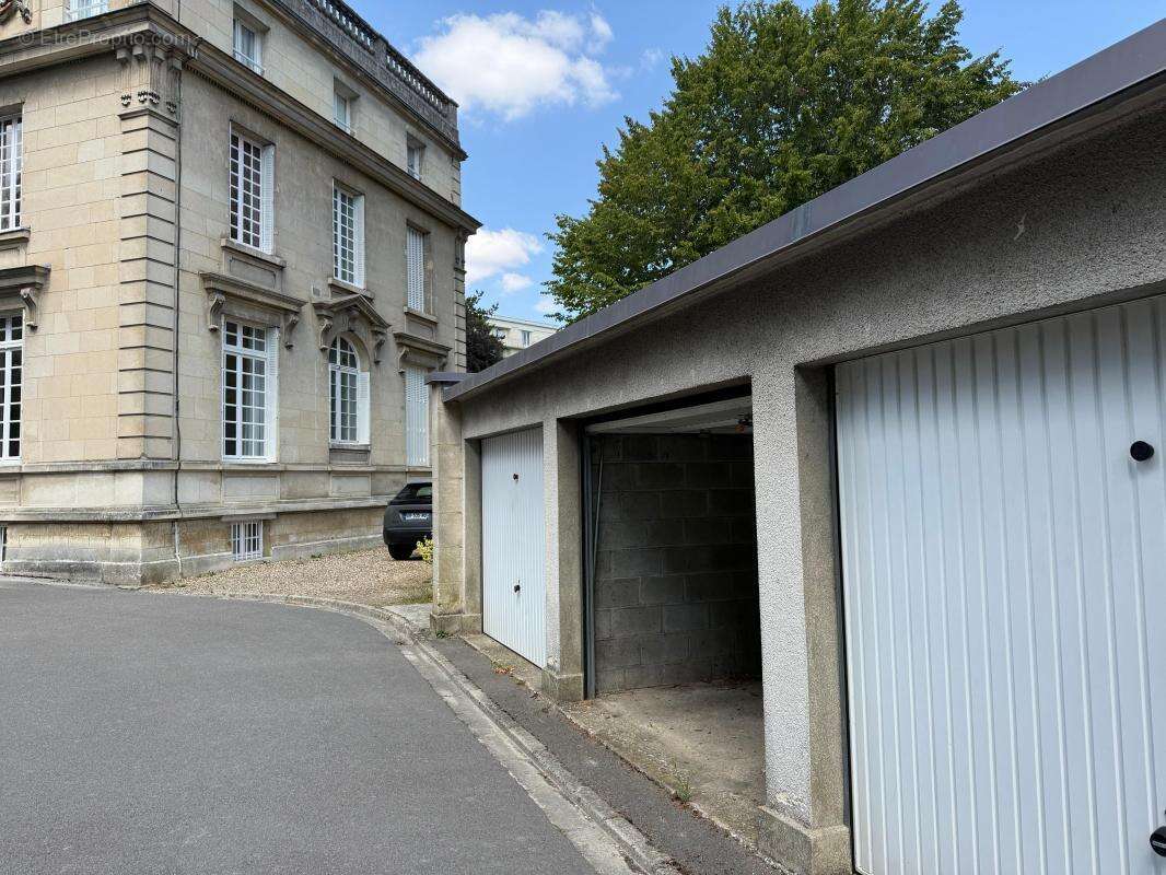 Exclusivité ORPI COMPIÈGNE : L'élégance d'une adresse de prestige sous les toits, avec vue dégagée - photo 9