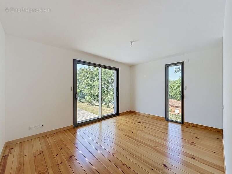 Maison à vendre plain-pied en bois de 149 m², 5 pièces, piscine, 2 garages - BERGERAC (24) - photo 9