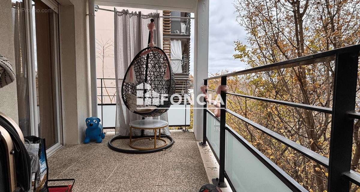 MARSEILLE - Appartement T2 avec Terrasse Ascenseur et Parking privé - Parfait état - photo 2