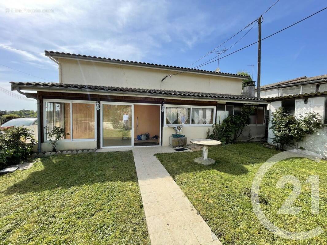 Maison à SAINT-MARTIN-DE-COUX