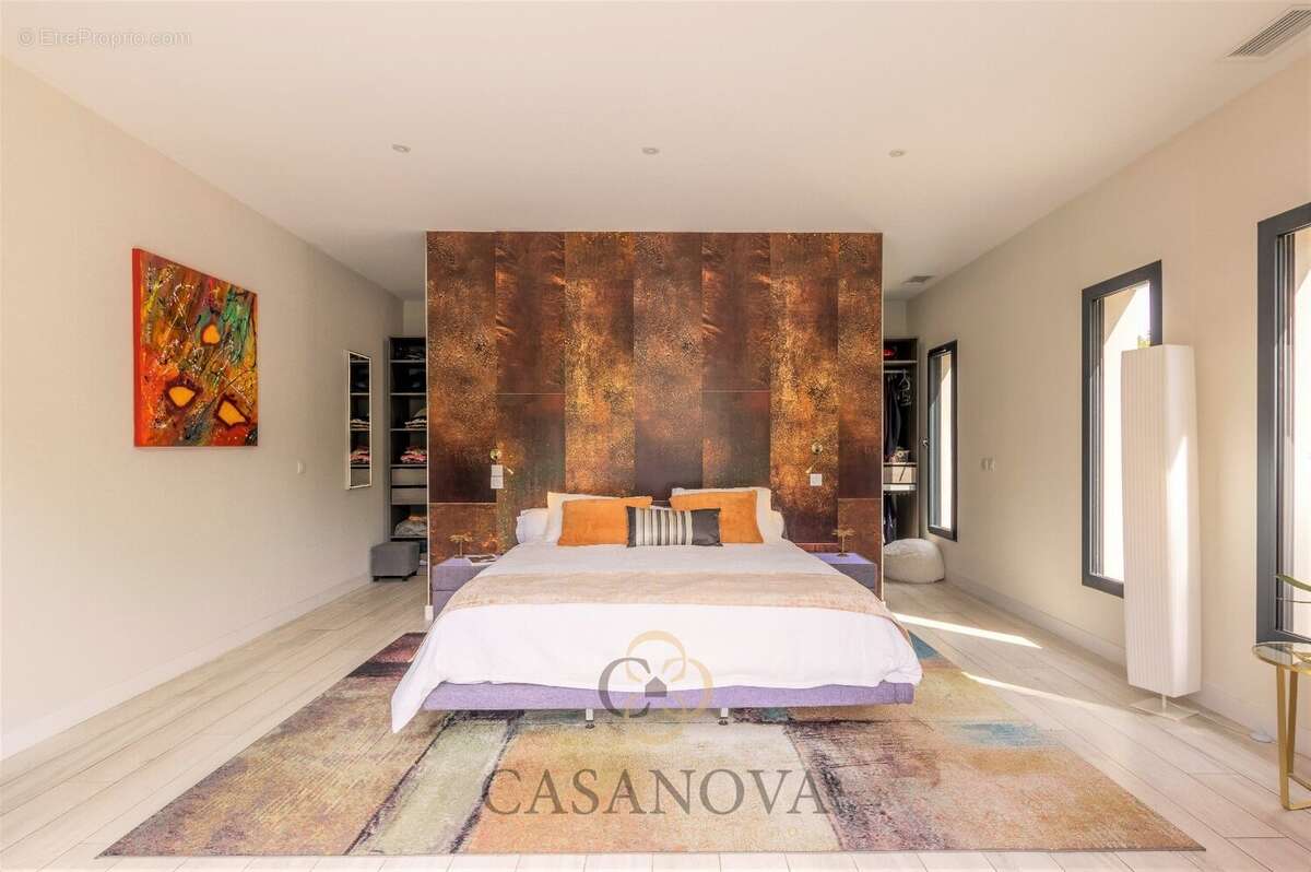 Maison à SAINT-CLEMENT-DE-RIVIERE