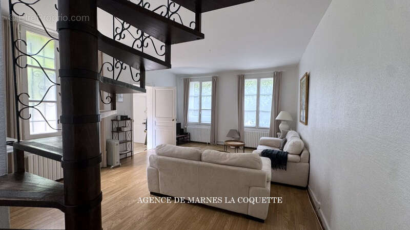 Maison à VILLE-D'AVRAY
