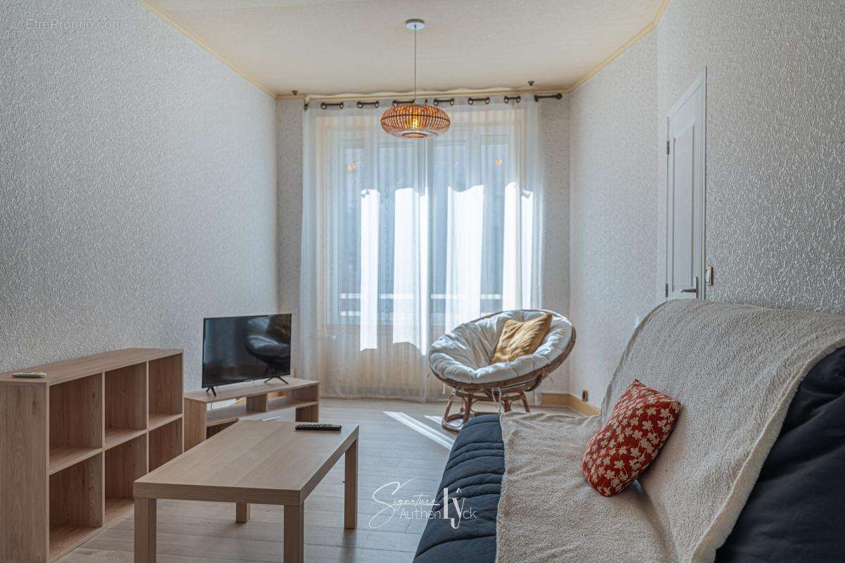 Appartement à SAINT-ETIENNE-DE-FURSAC