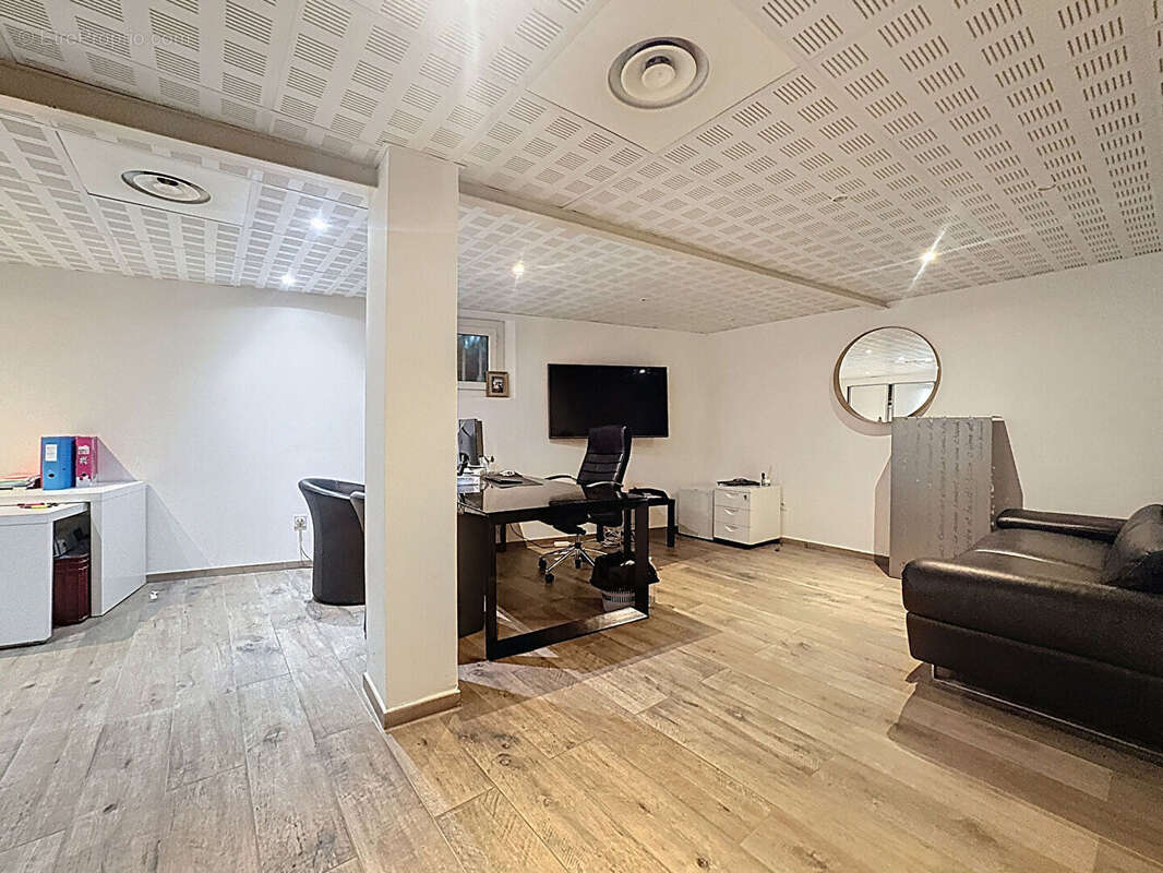 Commerce à LUNEL-VIEL