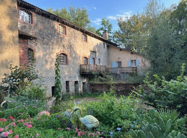 à vendre ancien moulin très isolé sur 7 hectares - Maison à PLAISANCE