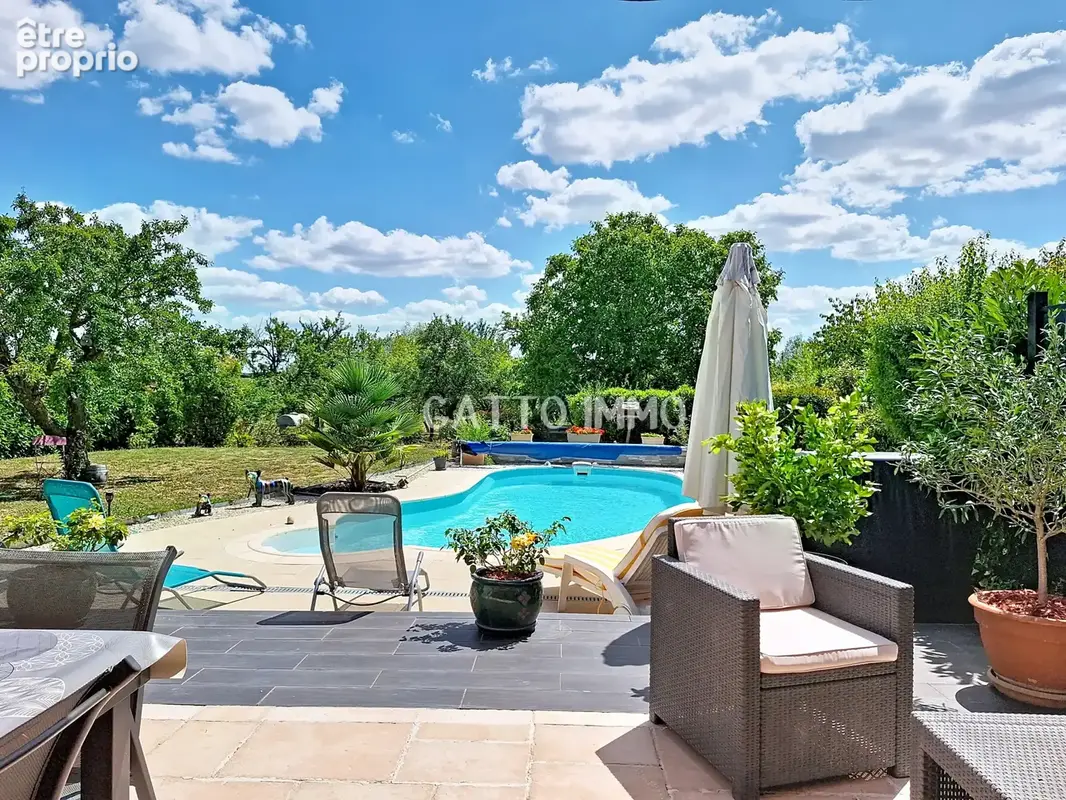Maison de 140 m2 avec piscine sur 9 ares de terrain - photo 2