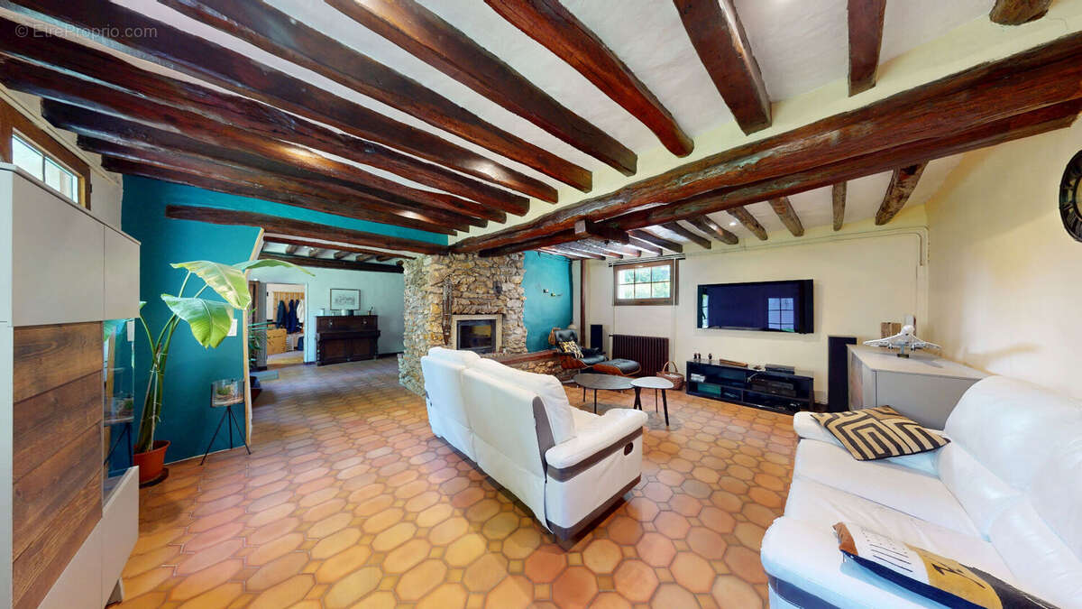 Maison à CRECY-LA-CHAPELLE