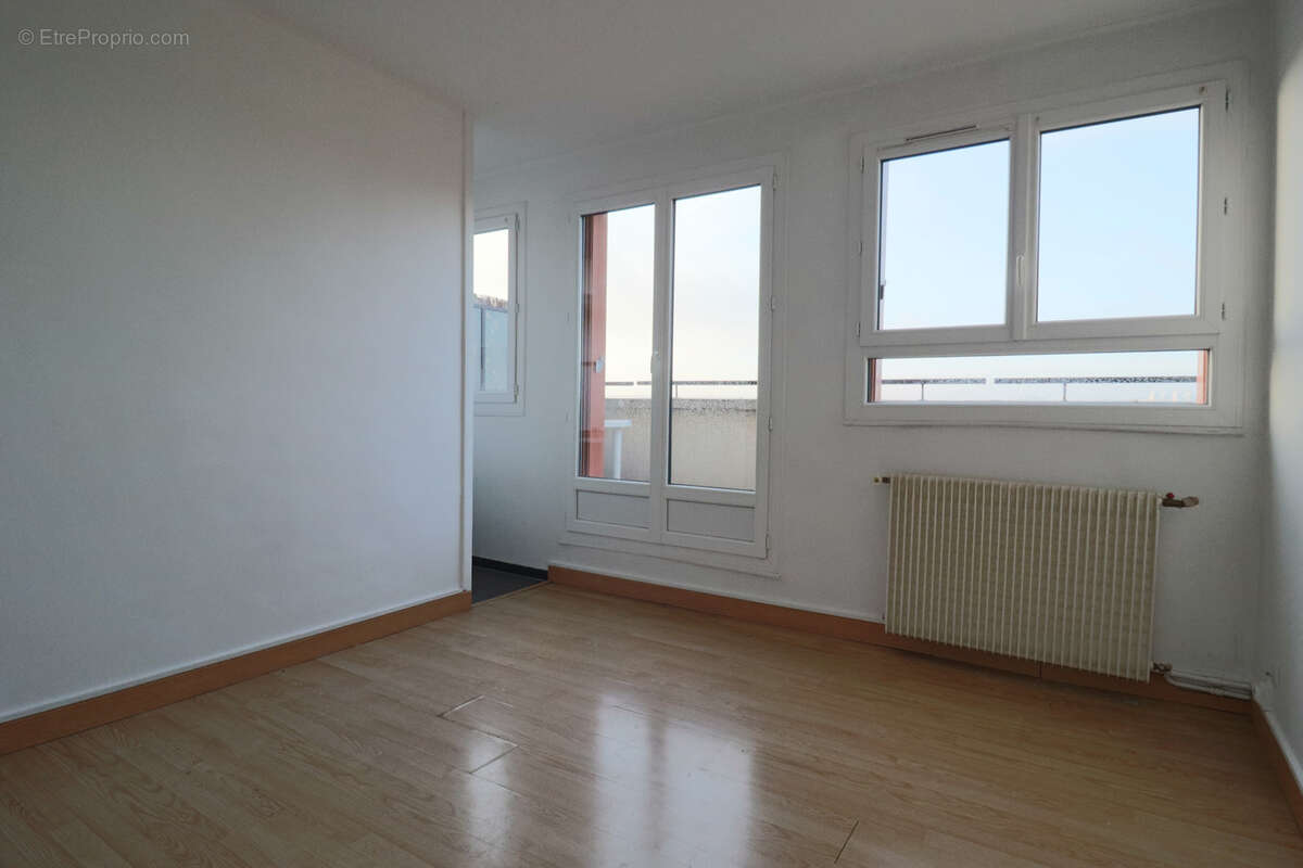 Appartement à LES PAVILLONS-SOUS-BOIS