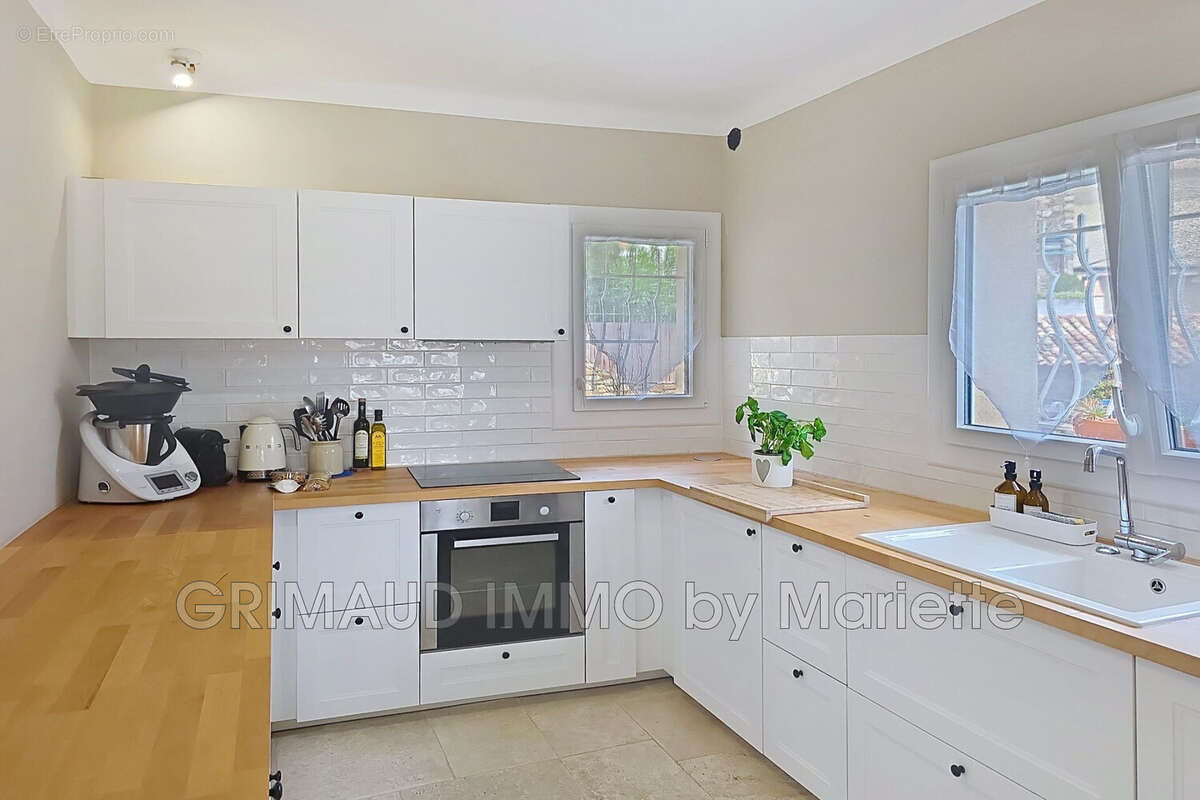 Appartement à GRIMAUD