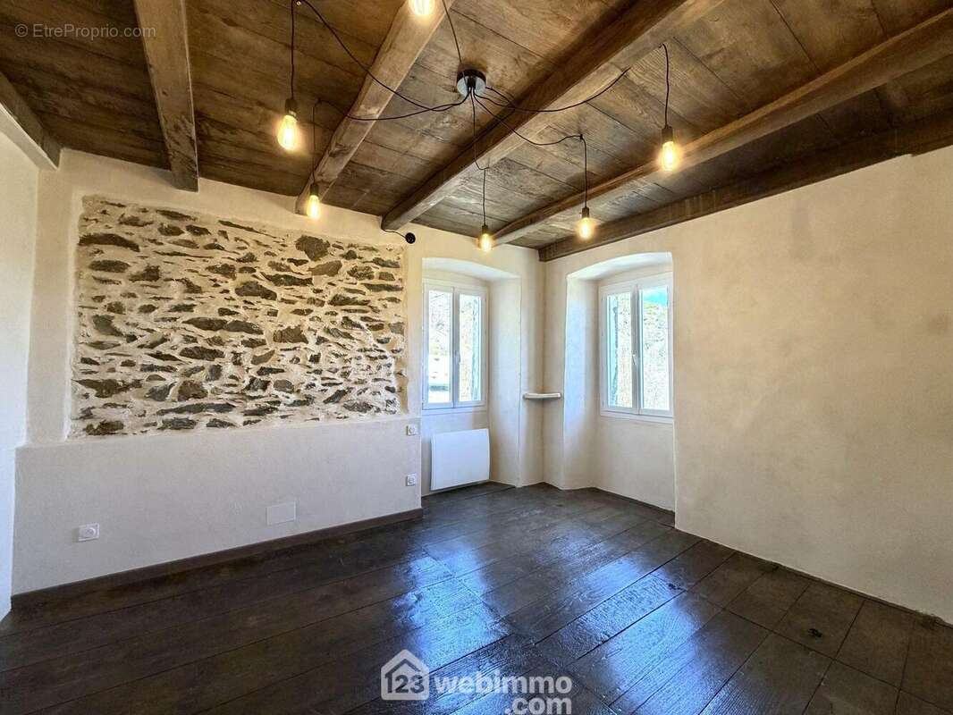 Chambre n°1 de 16 m2 - Maison à ORTIPORIO