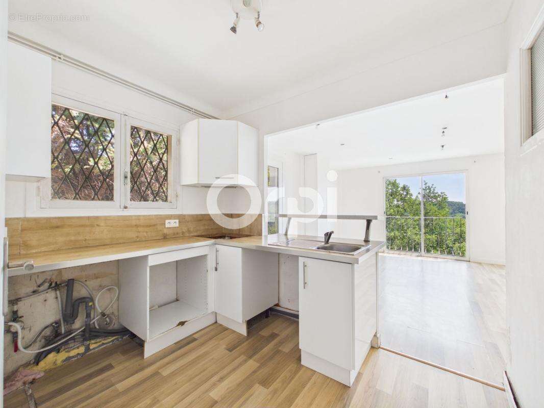 Opportunité à saisir ! appartement à rafraichir - t2bis - terrasse + cave + stationnement privatif + jardin - photo 4