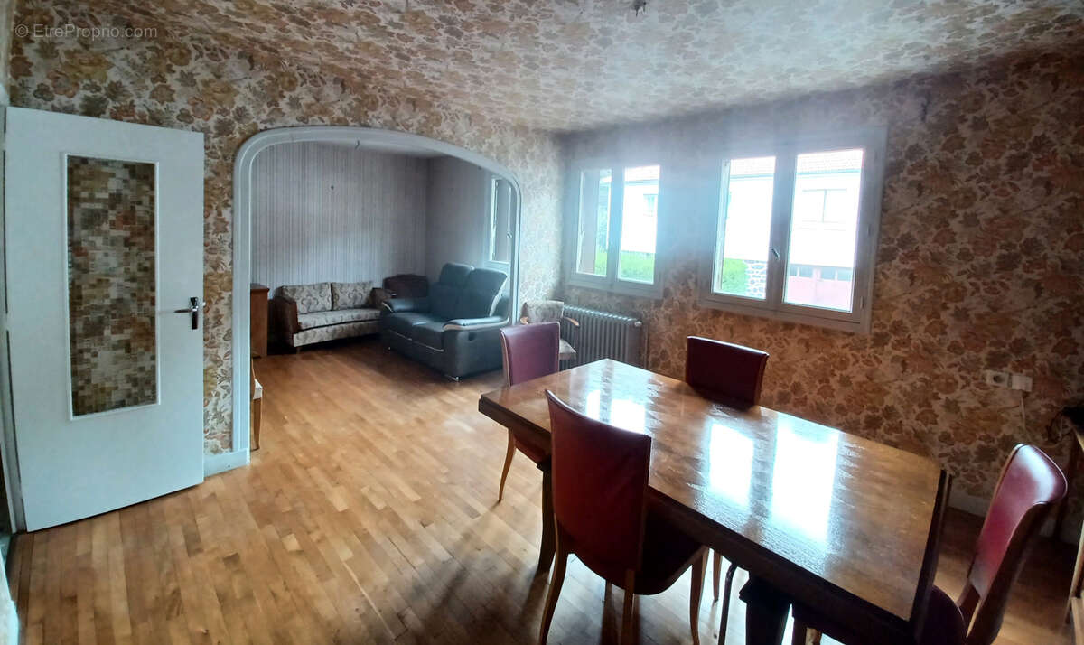Maison à YDES