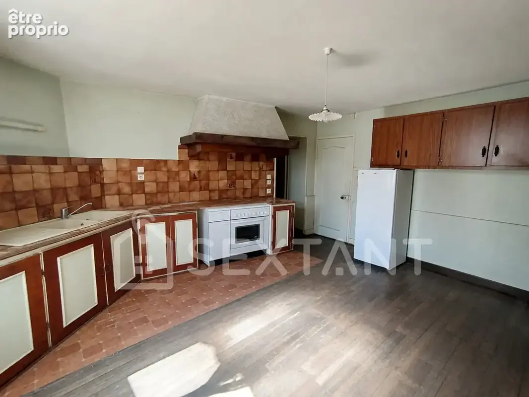 Maison de 120 m²  à rénover  4 chambres  grandes dépendances - photo 3