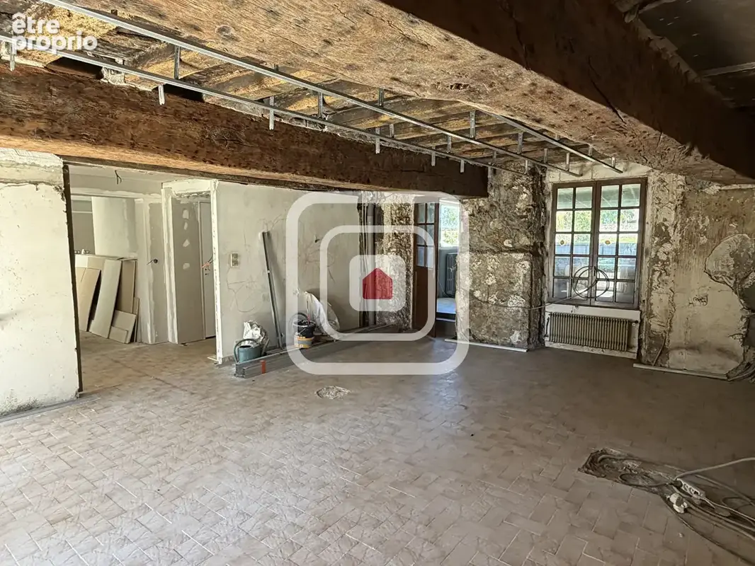 Ensemble immobilier de 278 m² avec jardin, piscine et dépendances - photo 8