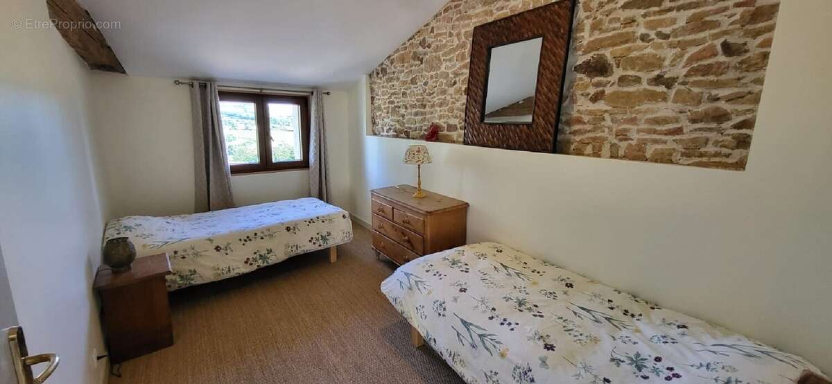 311 m² à Saint-Amour-Bellevue  - photo 7