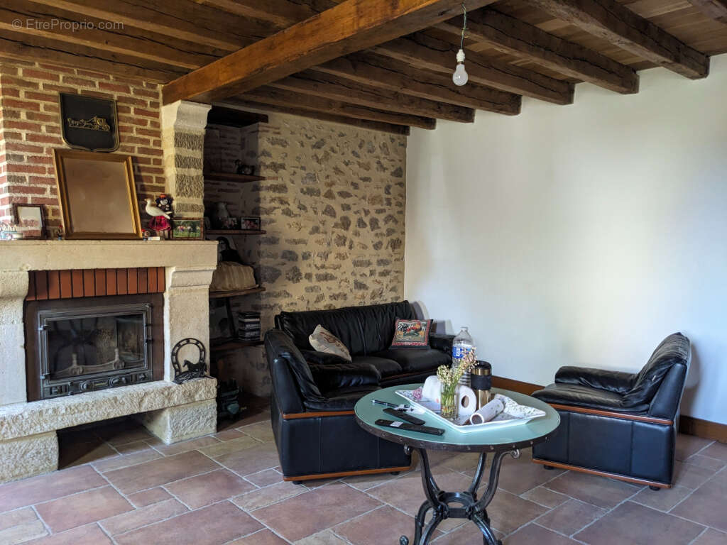 Maison à SAINT-BONNET-TRONCAIS