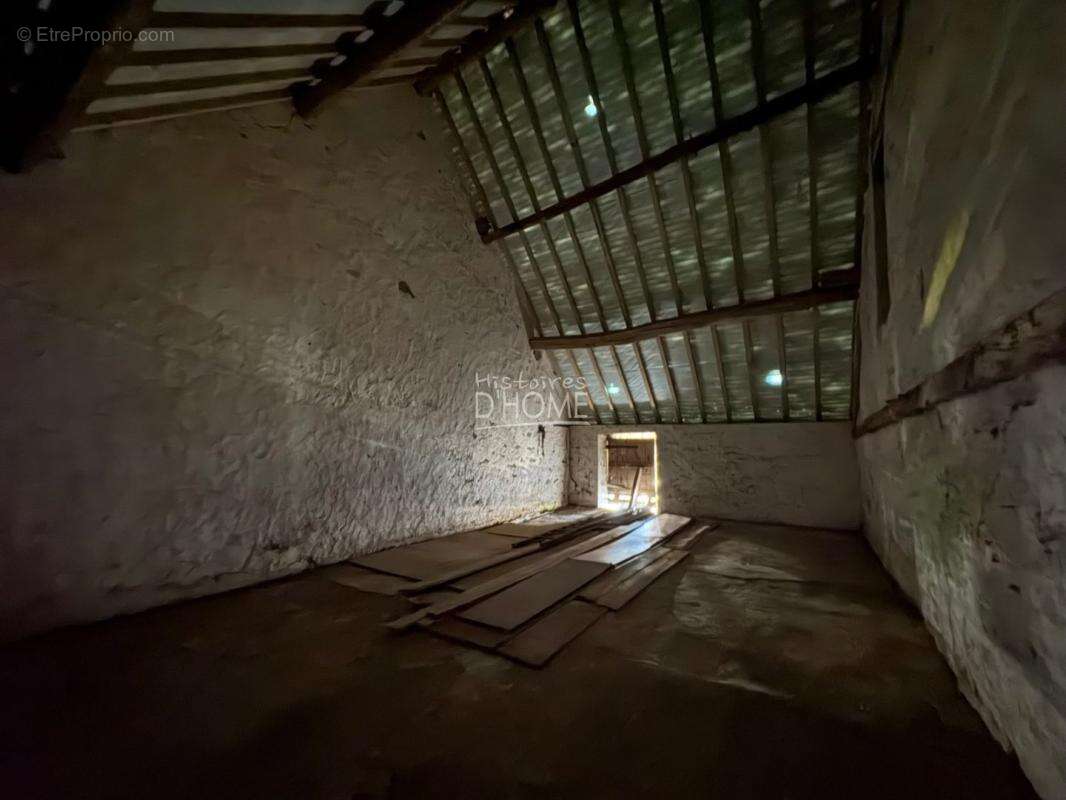 Maison à rénover avec grange et terrain clos de 697 m² - photo 11