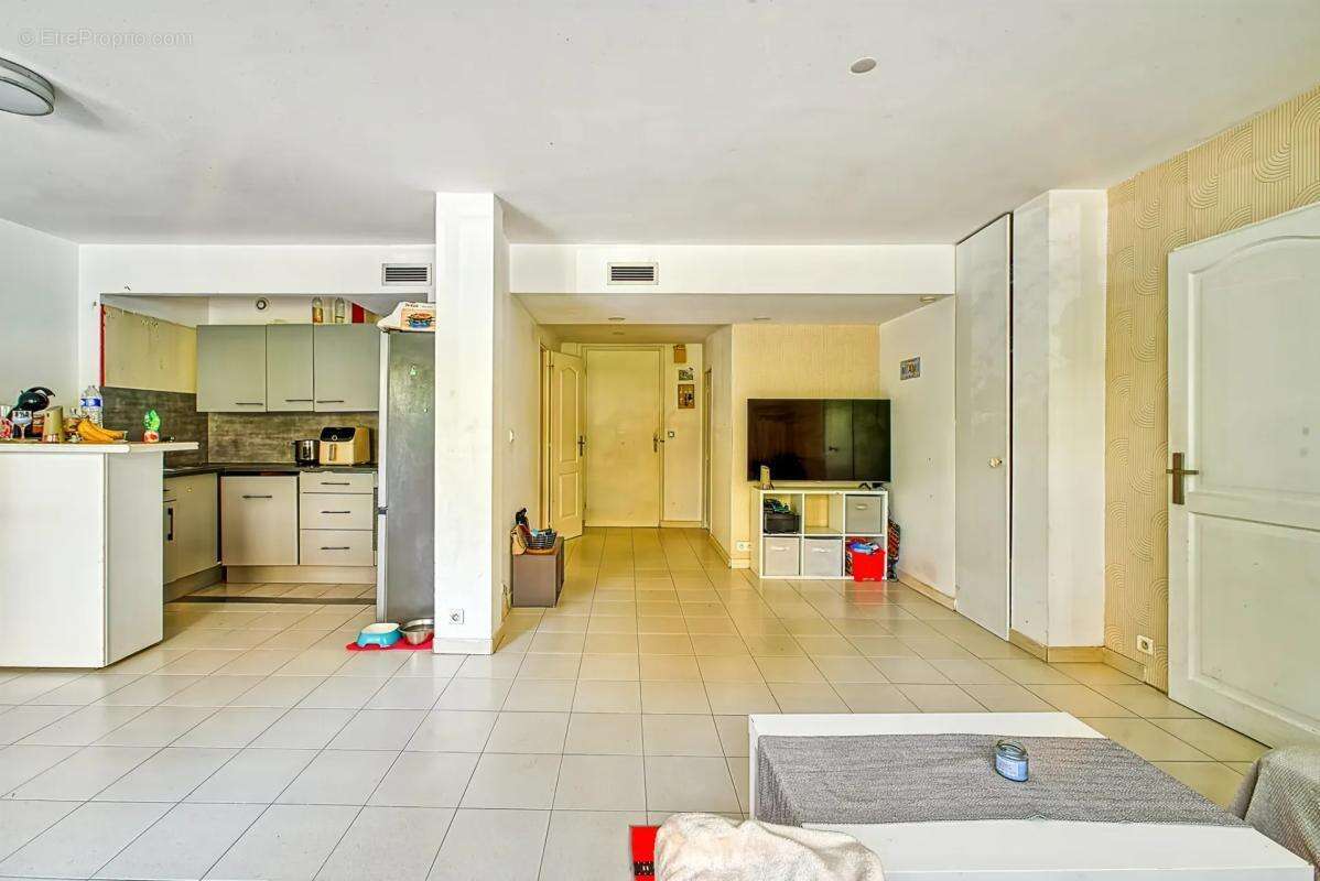 Appartement 2 pièces de 55 m² à Saint-Laurent-du-Var - photo 6