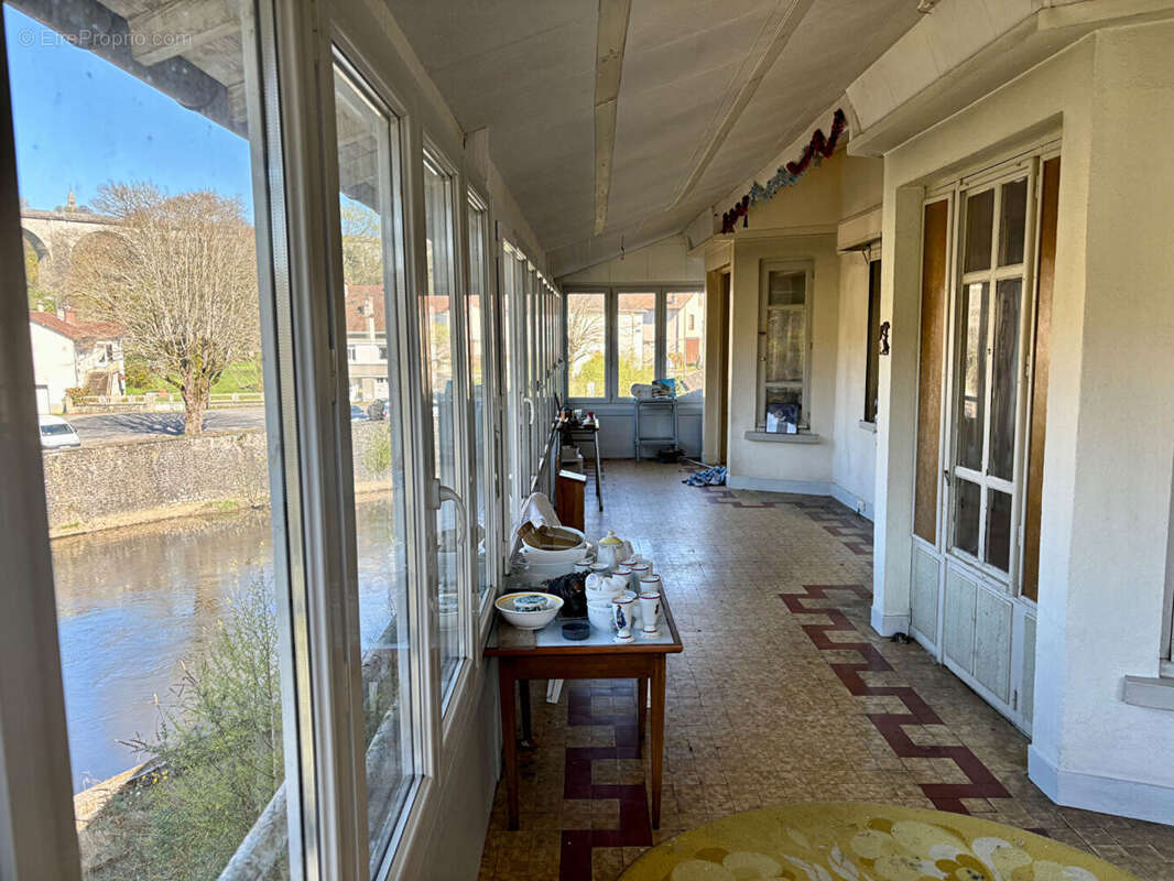 Appartement à SAINT-LEONARD-DE-NOBLAT