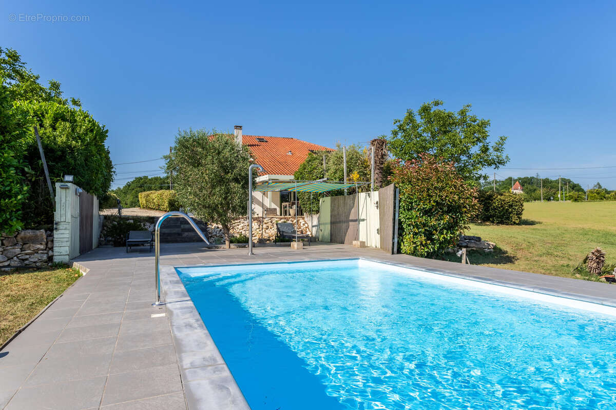 Country property with pool - photo 33
