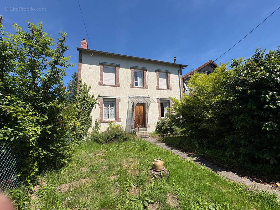 Maison à SAINT-LEONARD-DE-NOBLAT