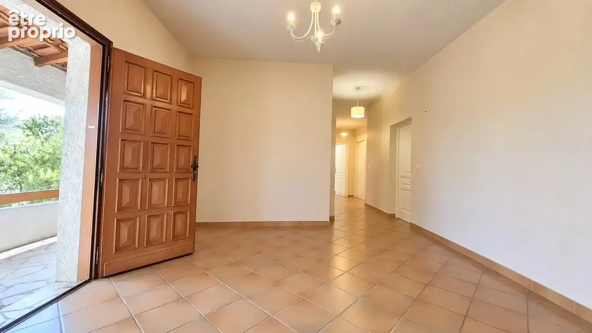 SAINT-CLÉMENT-DE-RIVIÈRE - Élégante villa familiale de 216 m² sur plus de 2 000 m² de terrain avec piscine - photo 5