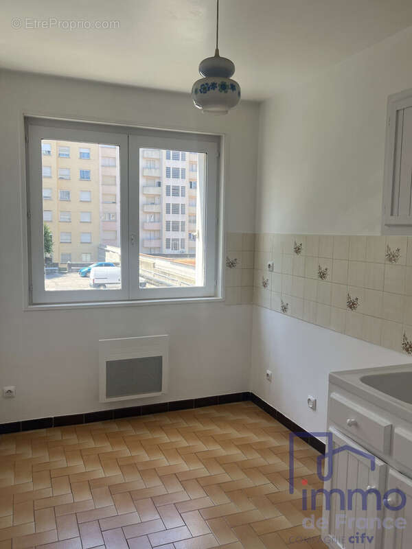 Appartement 45 m² à Saint-Etienne  - photo 2
