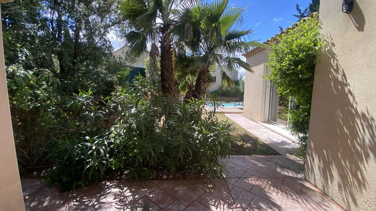 A vendre   Villa T6 de 151 m2 avec piscine et garage   Moux - photo 18