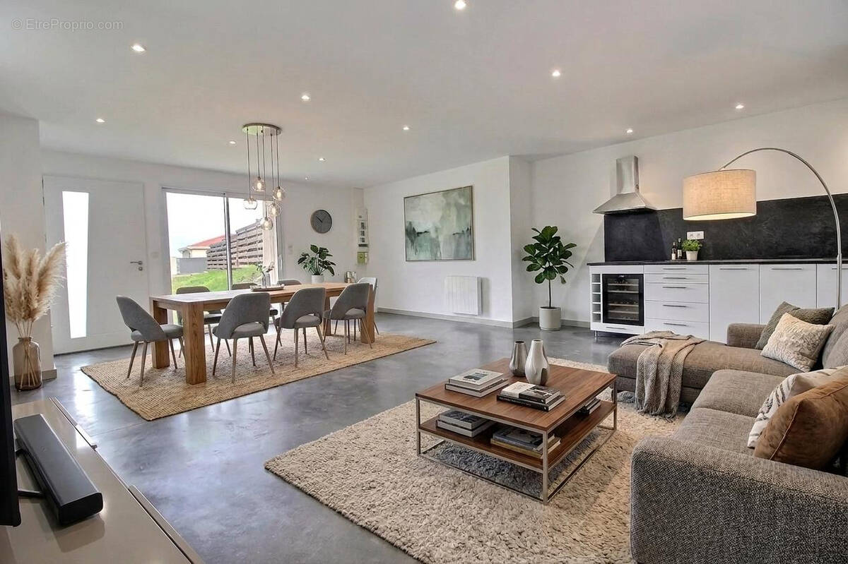 Appartement à ECOTAY-L'OLME