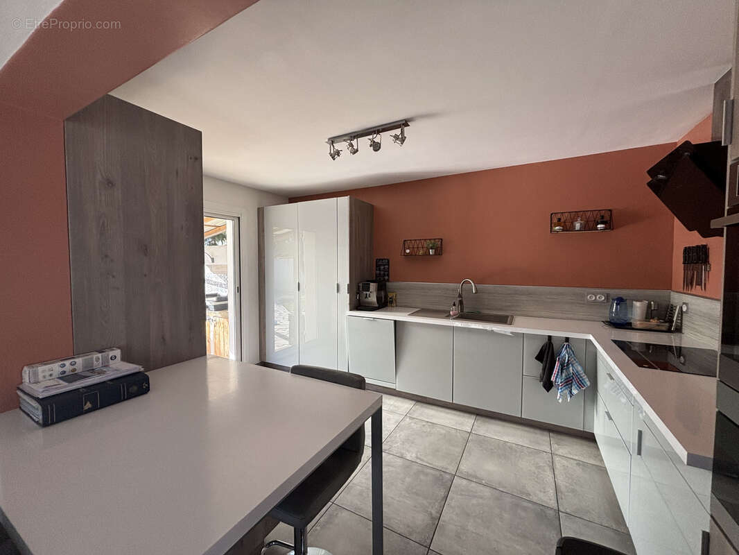 Maison à SAINT-LAURENT-DE-LA-SALANQUE