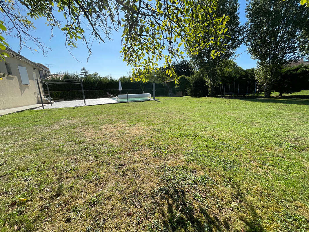 Maison de plain-pied avec piscine et jardin à Penne-d'Agenais - photo 18