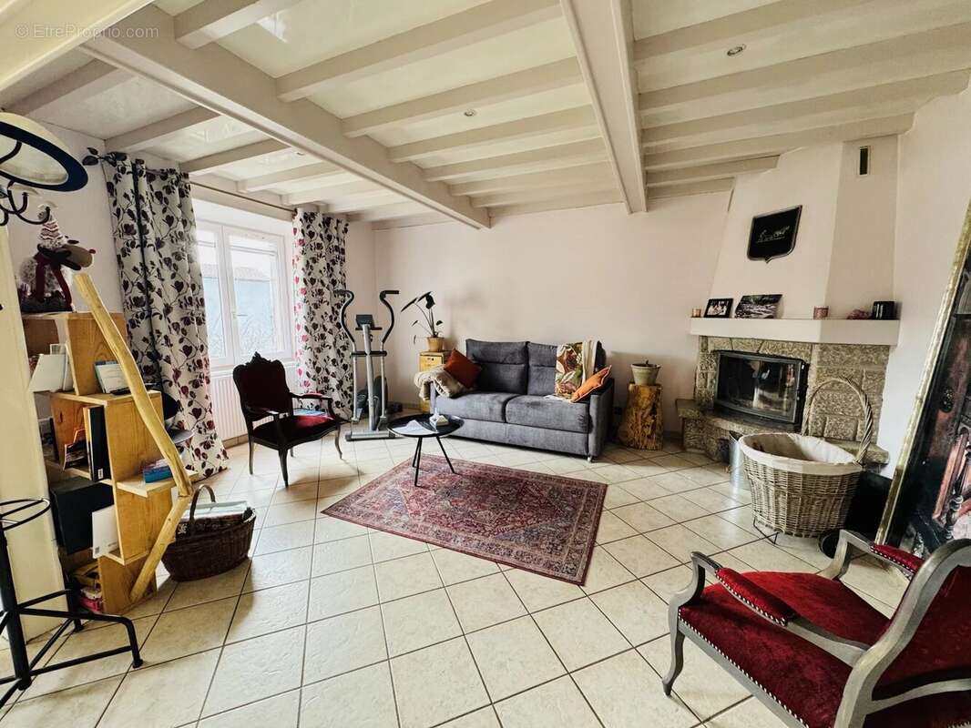 Maison à SAINT-CHRISTOPHE-D'ALLIER