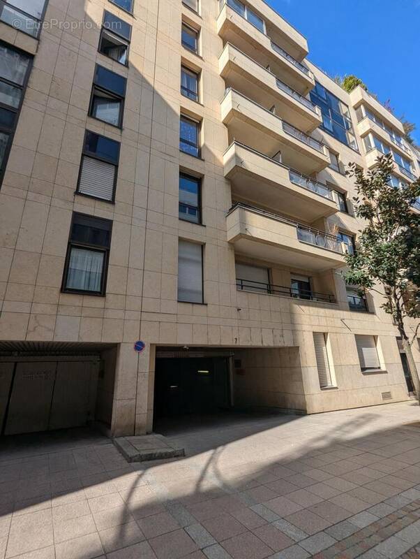 Autre à LEVALLOIS-PERRET