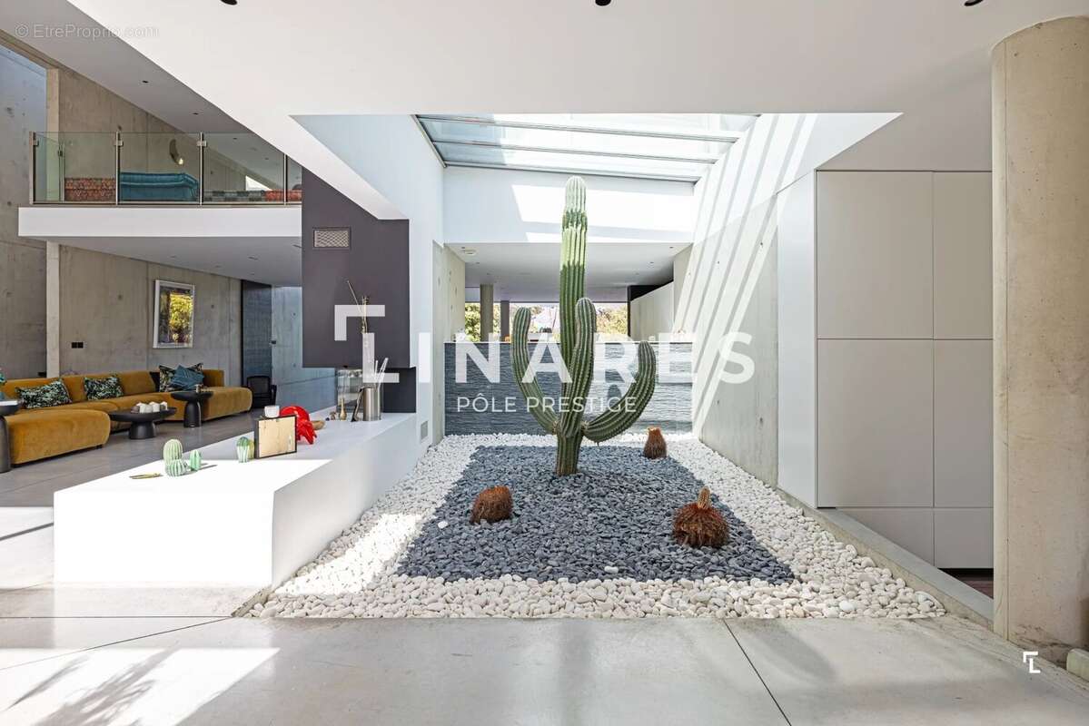 LA CONTEMPORAINE - Villa d’architecte de 529m2  - Vue Sainte-Victoire et prestations d’exception - 13100 - photo 13