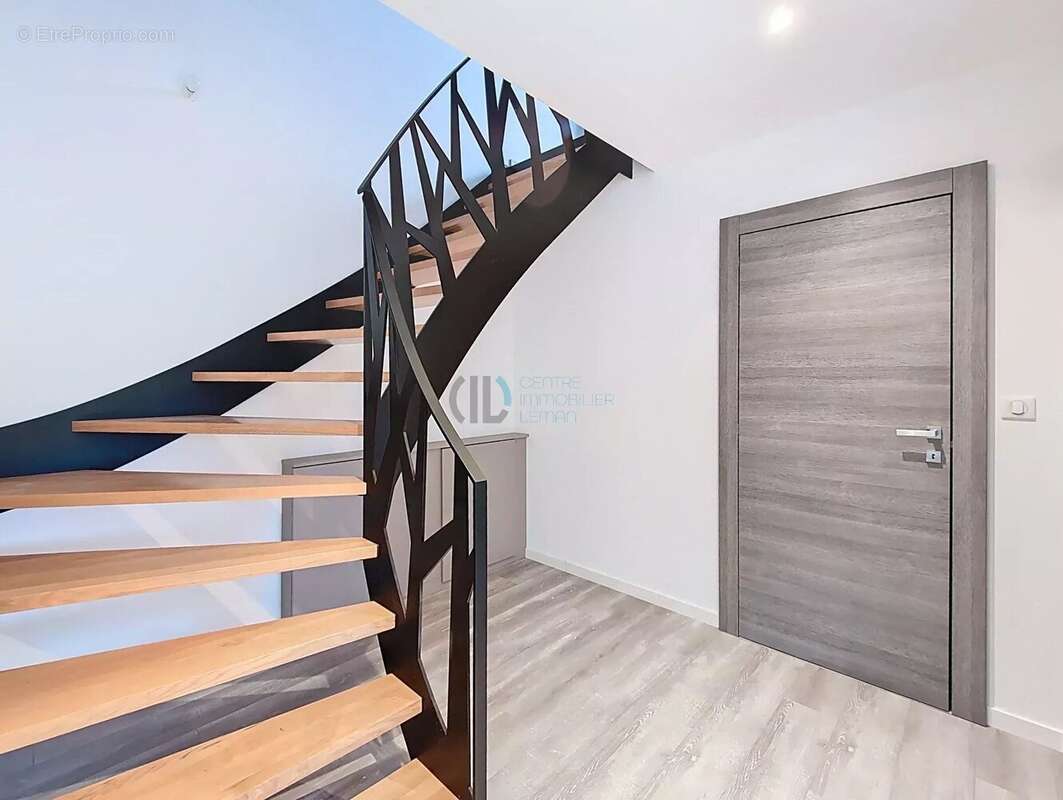 Maison à VETRAZ-MONTHOUX