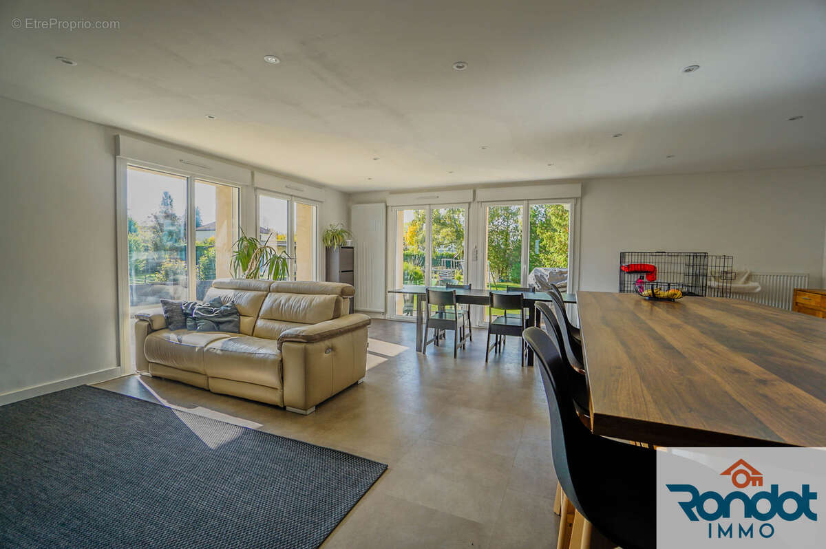 Maison à IS-SUR-TILLE