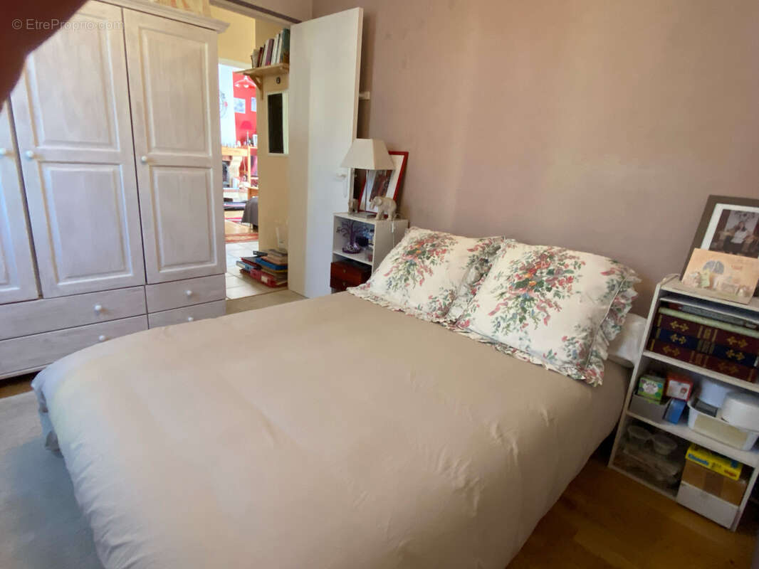 Plain-pied sur 845m2 avec garage a 2 pas du lac ! - photo 11