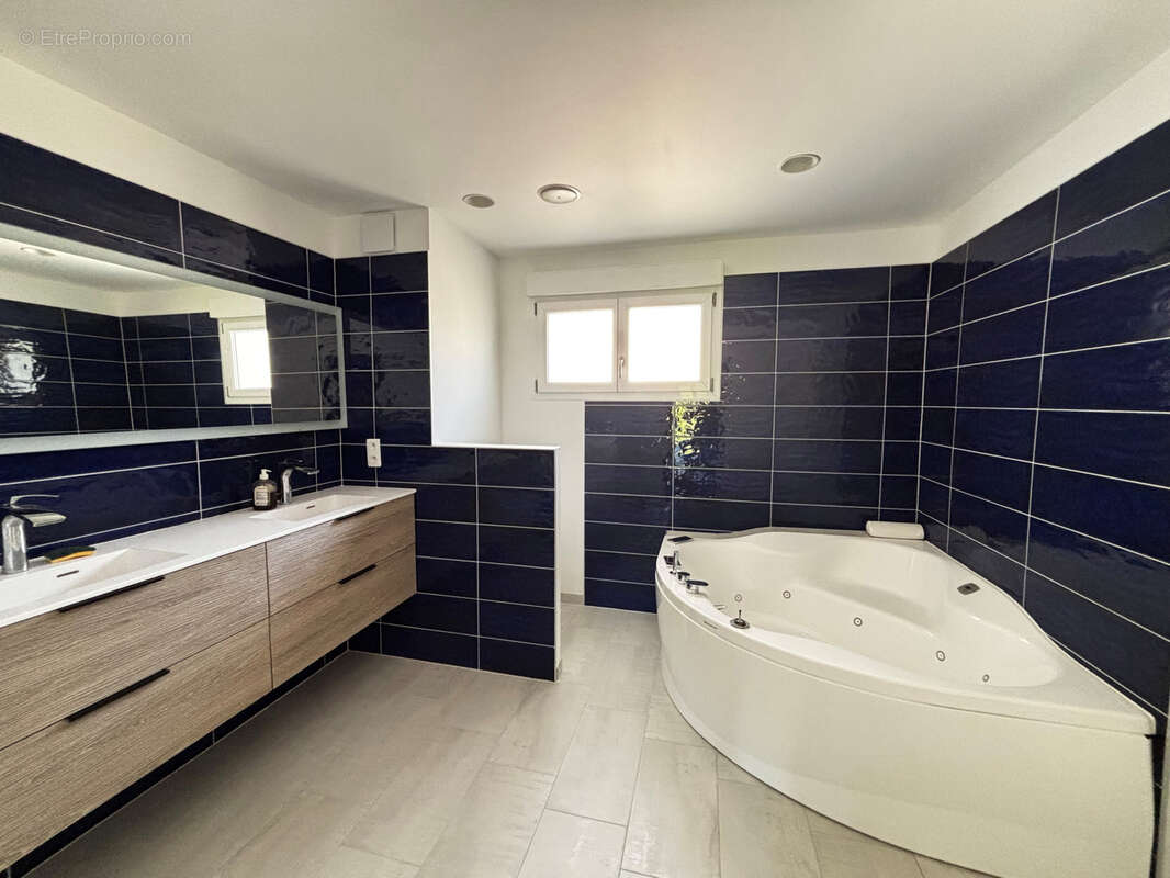 Maison à VOUJEAUCOURT