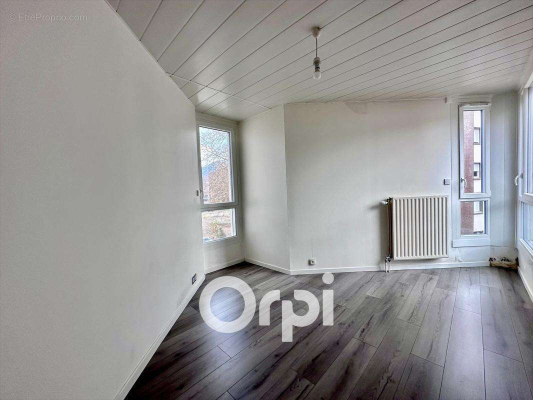 Appartement à SAINT-MARTIN-D&#039;HERES