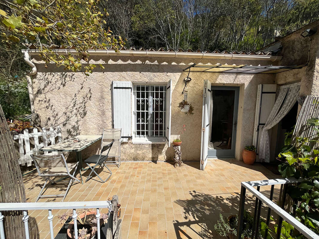 Appartement à FONTAINE-DE-VAUCLUSE