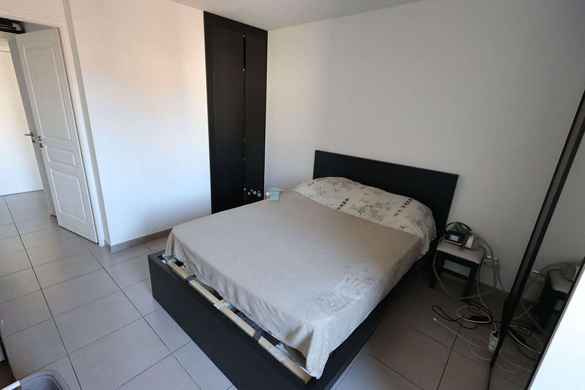 Appartement à LA ROQUETTE-SUR-SIAGNE