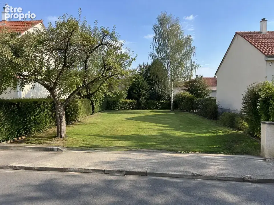 Photo Terrain à Saint-Fargeau-Ponthierry au prix de 115 000€