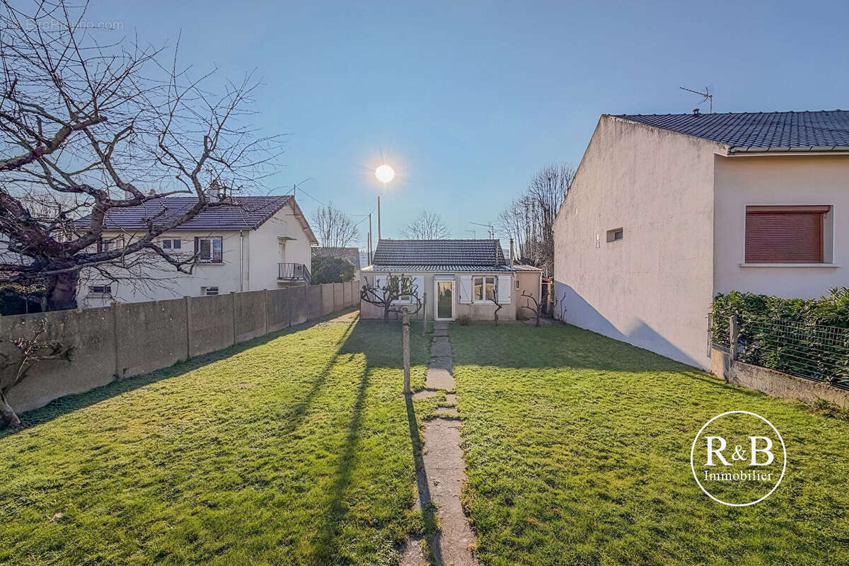 Maison à LES CLAYES-SOUS-BOIS