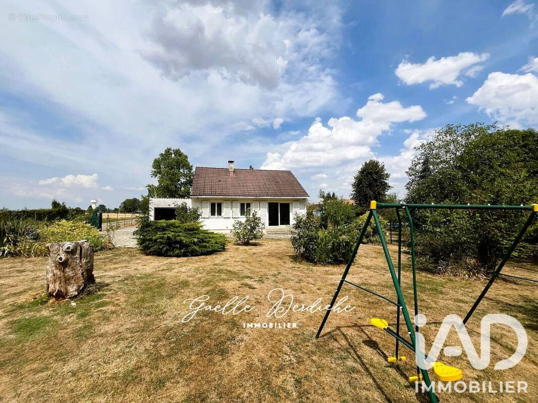 Photo 1 - Maison à BAZOCHES-SUR-LE-BETZ