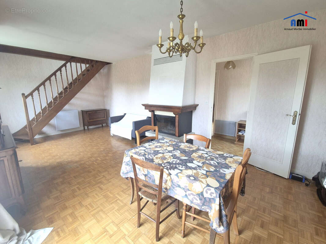 Maison à MOUTIERS-AU-PERCHE