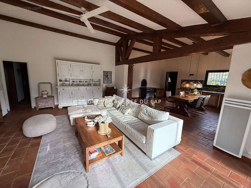 Maison à ROQUEBRUNE-SUR-ARGENS