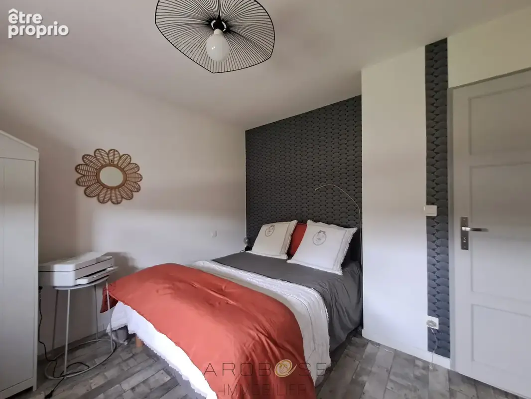 Maison de charme avec jardin, à pied des commerces, avec un  espace pro. - photo 11